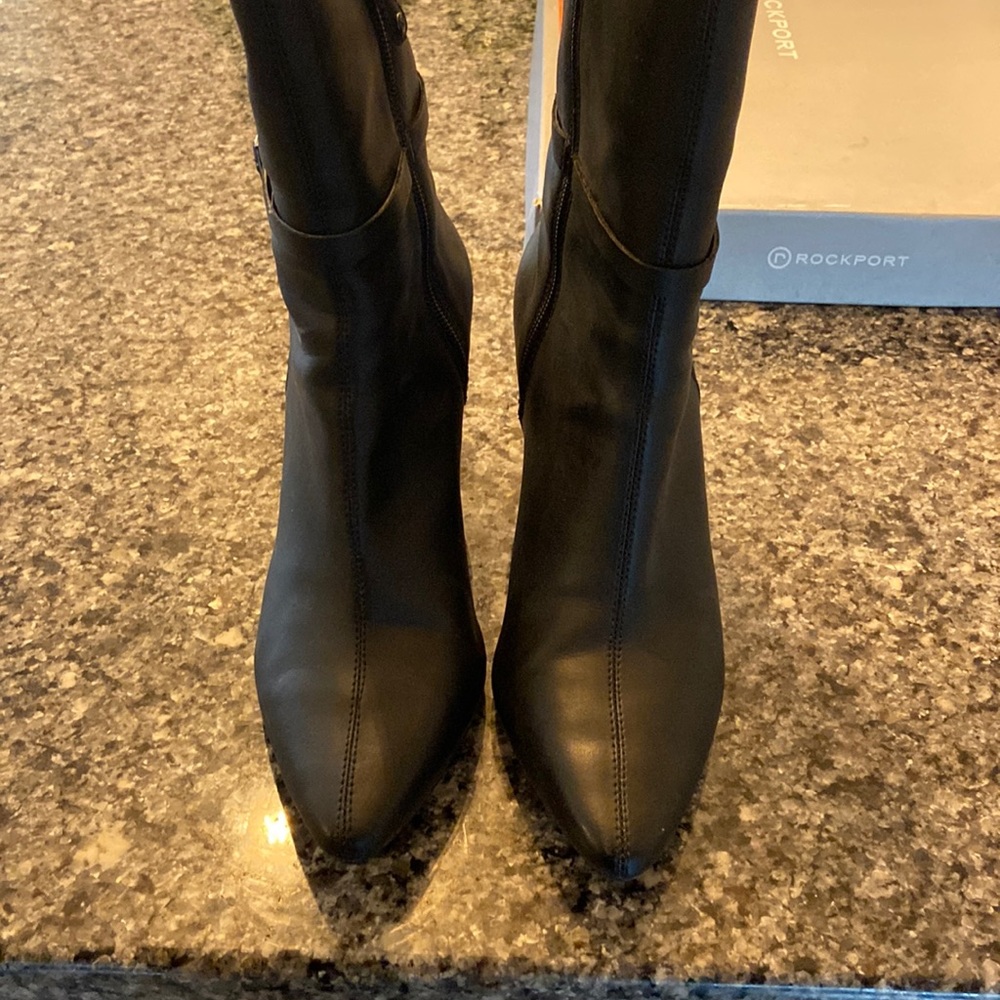 Black Rockport boots